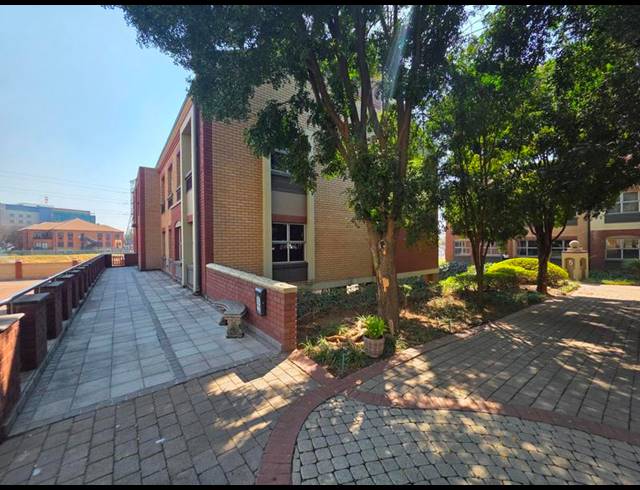 BUSINESS PROPERTY TO RENT IN MENLYN